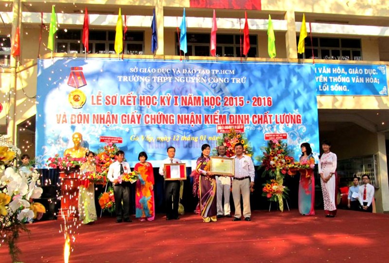  Một số hình ảnh lễ đón nhận giấy chứng nhận kiểm định chất lượng giáo dục năm học 2015 - 2016